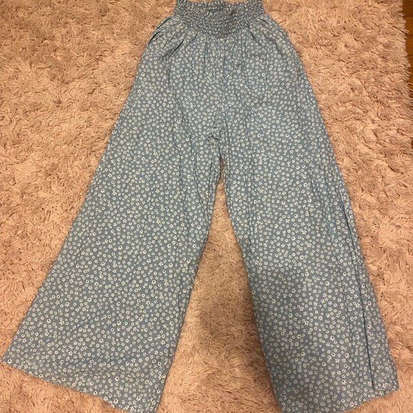 American Eagle Outfitters Pants - American eagle white leg pants
